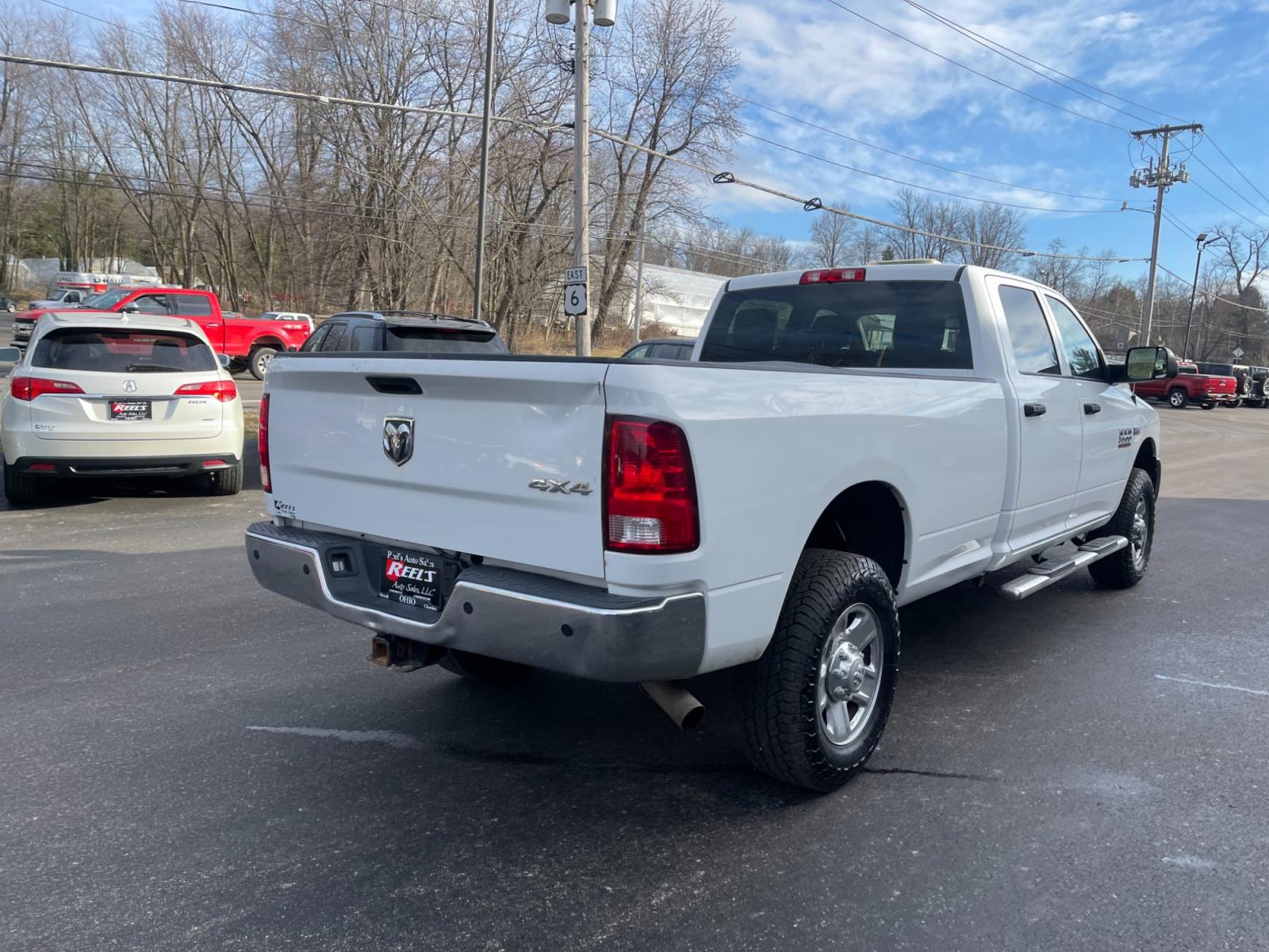 2018 White /Black RAM 3500 Tradesman Crew Cab 4WD (3C63R3GJ7JG) with an 6.4L V8 OHV 16V engine, 6A transmission, located at 11115 Chardon Rd. , Chardon, OH, 44024, (440) 214-9705, 41.580246, -81.241943 - This 2018 Ram 3500 Tradesman Crew Cab with a Long Bed, equipped with the robust 6.4L V8 HEMI engine paired with a 6-speed automatic transmission, offers significant hauling capabilities, featuring a towing capacity of up to 12,440 pounds and a payload capacity of 4,373 pounds. This model is well-sui - Photo #9